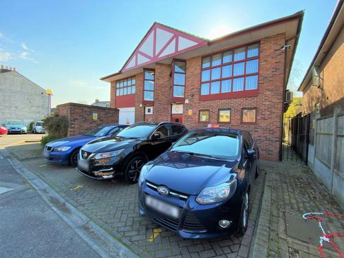 Unit 1, Hounslow Business Park, Alice Way, Hounslow, TW3