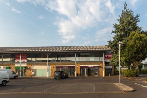 178 Buckingham Avenue, Slough, SL1