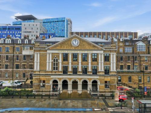 Town Hall, 160 Whitechapel Road, Whitechapel, London, E1
