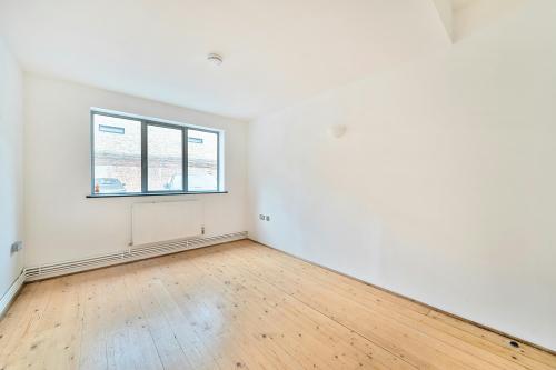 Unit F Anton Studios, 2-8 Anton Street, Hackney, London, E8