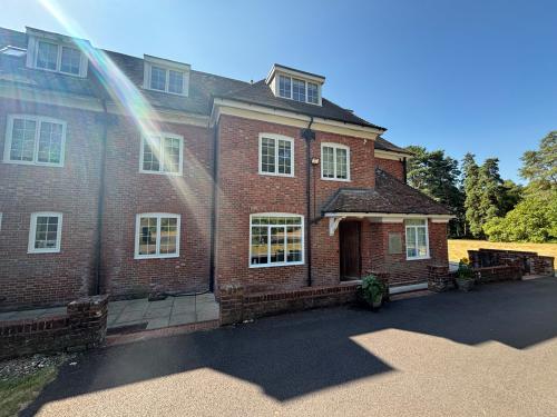 Christchurch Suite Ashurst Lodge, Lyndhurst Road, Ashurst, Southampton, SO40