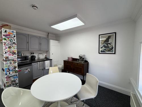 Office B, 44 North Street, Chichester, PO19
