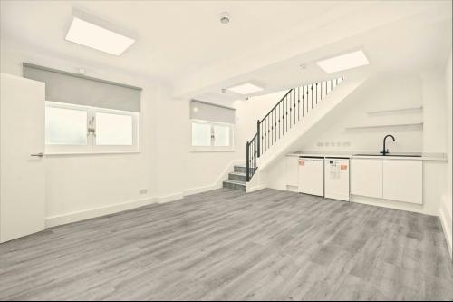 Suite L Maples Business Centre, 144 Liverpool Road, Islington, London, N1