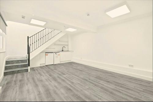 Suite L Maples Business Centre, 144 Liverpool Road, Islington, London, N1