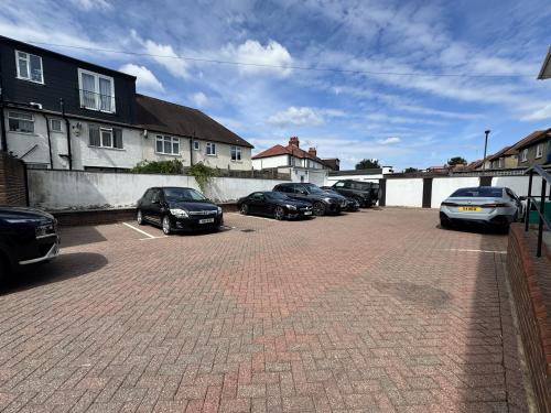 1 Commonside West, Mitcham, CR4