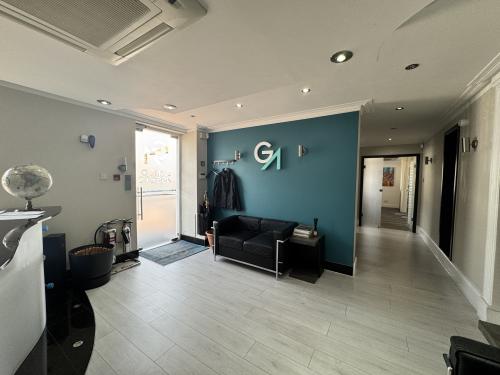 1 Commonside West, Mitcham, CR4