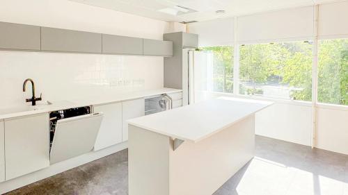 Carina House, Sunrise Parkway, Linford Wood, Milton Keynes, MK14