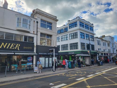 60 Western Road, Brighton, BN1