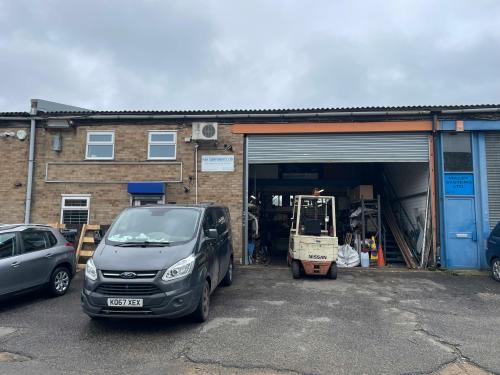 Unit B8, Thorpe Industrial Estate, Crabtree Road, Egham, TW20