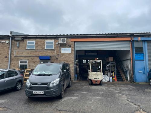 Unit B8, Thorpe Industrial Estate, Crabtree Road, Egham, TW20
