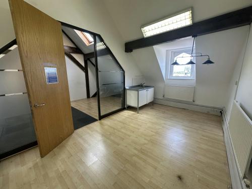 Suite 4A Victoria House, South Street, Farnham, GU9