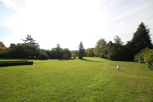 Bentley Hall, Blacknest Road, Alton, GU34