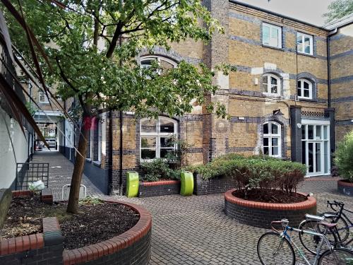 K & H, 144 Liverpool Road, Islington, London, N1