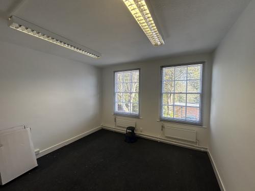 2-8 Games Road, Barnet, EN4
