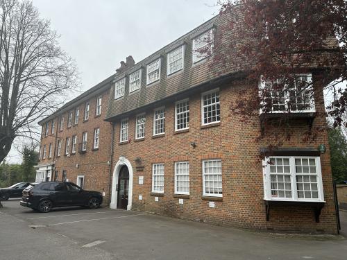 2-8 Games Road, Barnet, EN4