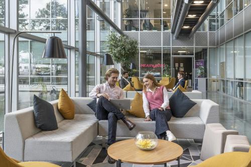 2 City Place, Beehive Ring Road, Gatwick, RH6
