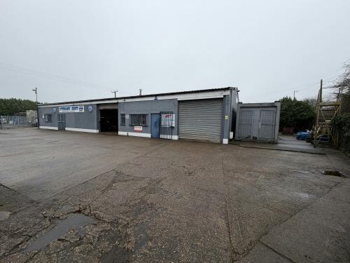 Farndon Crossroads Garage, Fosse Road, Newark, NG24