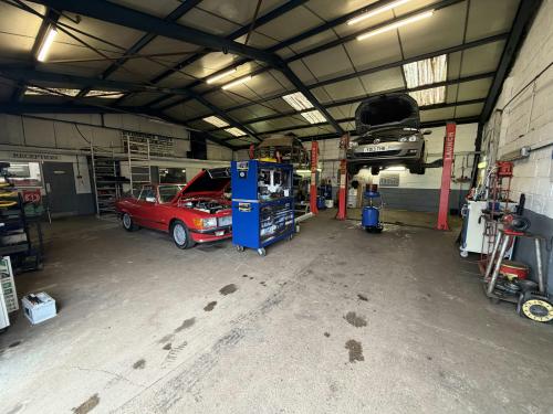 Farndon Crossroads Garage, Fosse Road, Newark, NG24