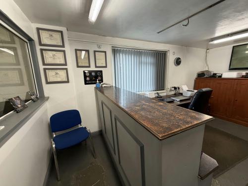 Farndon Crossroads Garage, Fosse Road, Newark, NG24