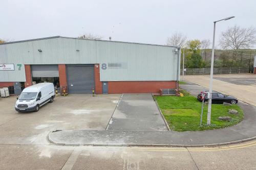 Unit 8, Airlinks Industrial Estate, Spitfire Way, Heston, TW5