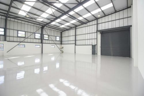 Unit 8, Airlinks Industrial Estate, Spitfire Way, Heston, TW5