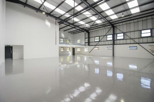 Unit 8, Airlinks Industrial Estate, Spitfire Way, Heston, TW5