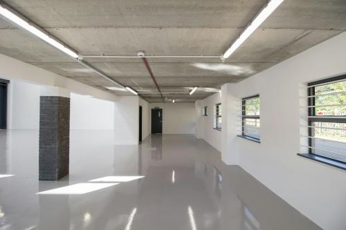 Unit 8, Airlinks Industrial Estate, Spitfire Way, Heston, TW5