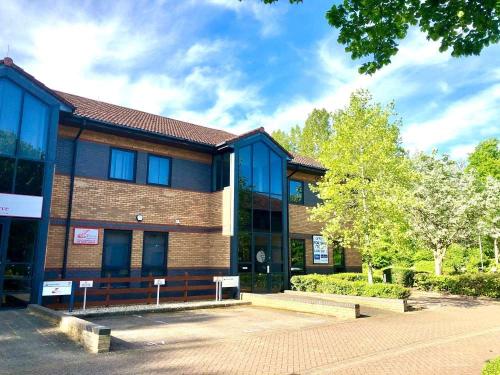 Unit 8 Somerville Court, Banbury Business Park, Banbury, OX17