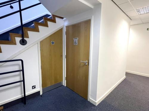 Unit 8 Somerville Court, Banbury Business Park, Banbury, OX17