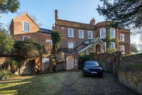 Chalfont Hall, Gravel Hill, Chalfont St Peter, SL9