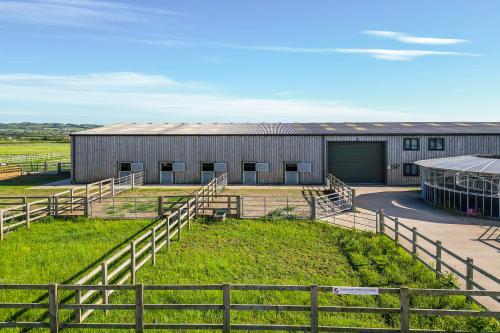 Lot 1, Stonecroft Equestrian Centre, Banbury Road, Oxhill, Kineton, CV35