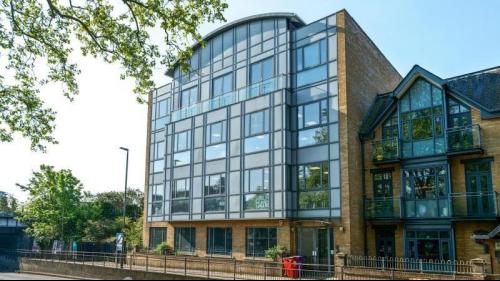 57 Putney Bridge Road, Wandsworth, London, SW18