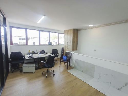 Unit 15, Belvue Business Centre, Belvue Road, Northolt, UB5