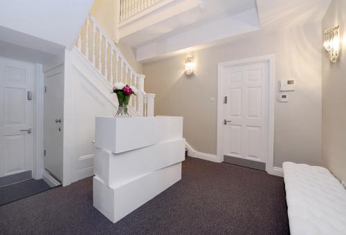 11 Grosvenor Hill, Mayfair, London, W1K