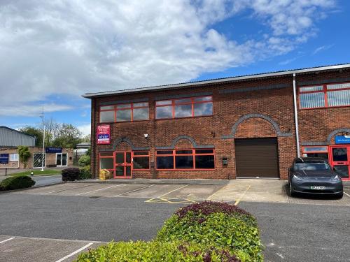 Unit 1, Canada Close, Banbury, OX16