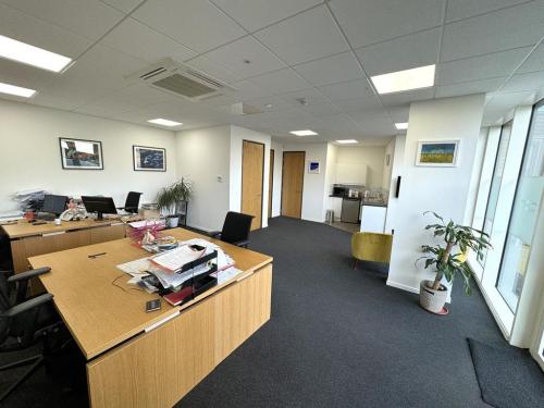 Unit 2 Kew Bridge Piazza, Kew Bridge Road, Brentford, TW8