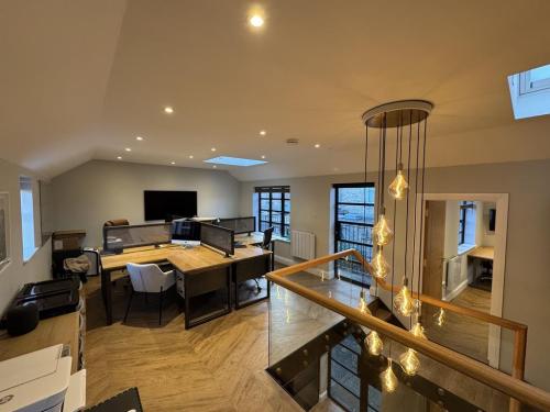 Unit 3 Hampton Works, R/O 119 Sheen Lane, East Sheen, London, SW14