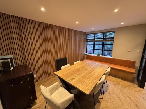 Unit 3 Hampton Works, R/O 119 Sheen Lane, East Sheen, London, SW14