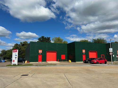Unit 21, Riverpark Industrial Estate, Ampere Road, Newbury, RG14