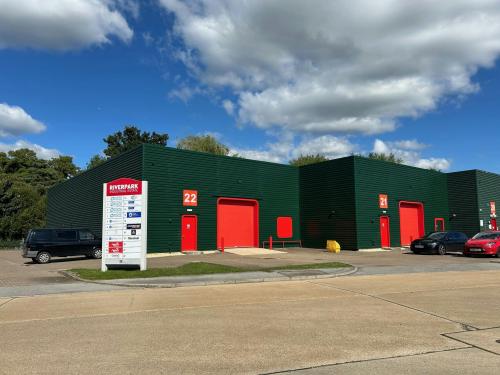 Unit 21, Riverpark Industrial Estate, Ampere Road, Newbury, RG14