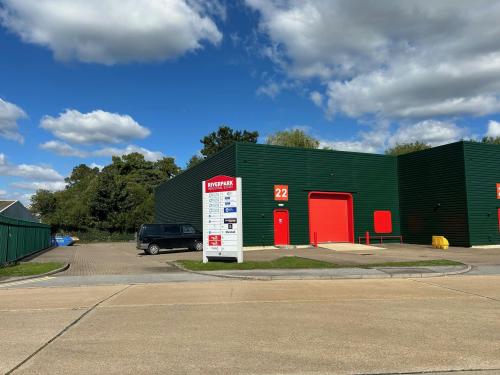 Unit 21, Riverpark Industrial Estate, Ampere Road, Newbury, RG14