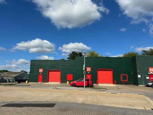 Unit 21, Riverpark Industrial Estate, Ampere Road, Newbury, RG14