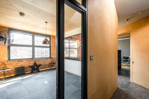 Unit 18/19 London Fields Studios, 11-17 Exmouth Place, London Fields, London, E8