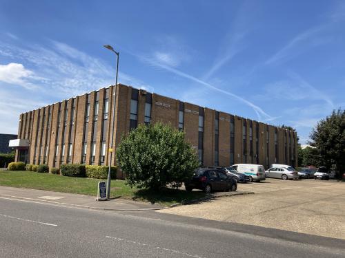 9 Colonial Way, Watford, WD24