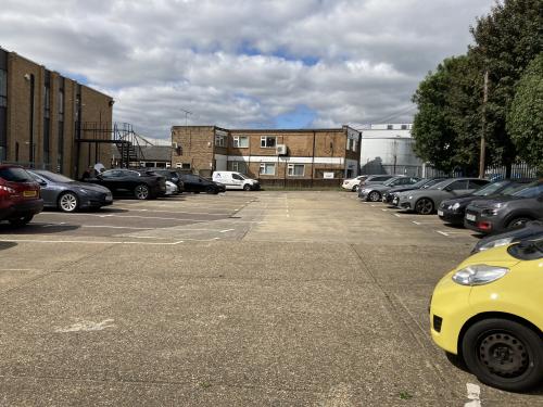 9 Colonial Way, Watford, WD24