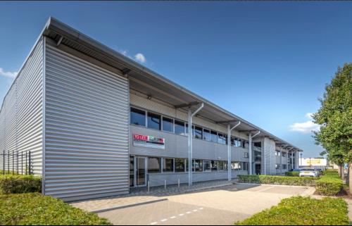 966 Weston Road, Slough, SL1