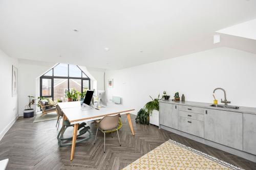 Unit 9 Stairbridge Court, Stairbridge Lane, Bolney, RH17