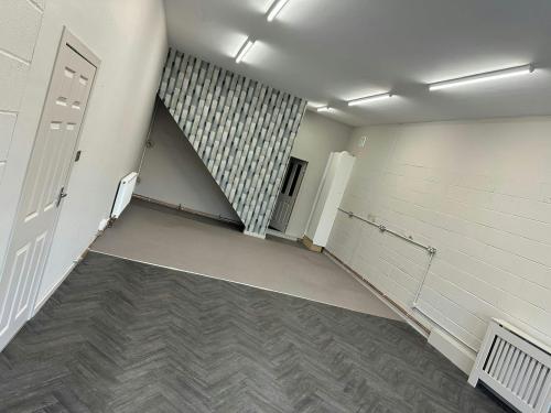 Unit 9, Cloberfield industrial Estate, City, Milngavie, G62