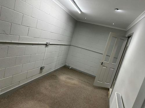 Unit 9, Cloberfield industrial Estate, City, Milngavie, G62