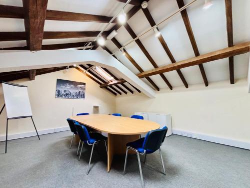 The Stables, Manor Farm Business Park, Appletree Road, Chipping Warden, Banbury, OX17
